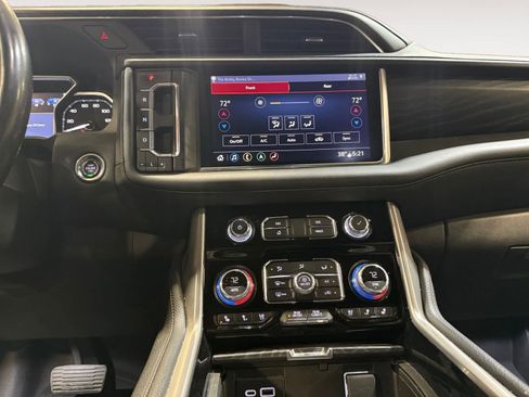 Used 2021 GMC Yukon Denali w/ Denali Premium Package image 12