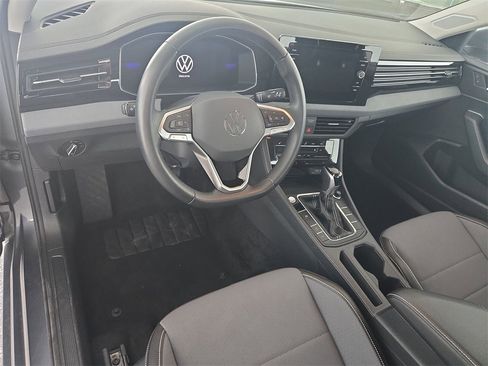 Used 2025 Volkswagen Jetta SE image 16