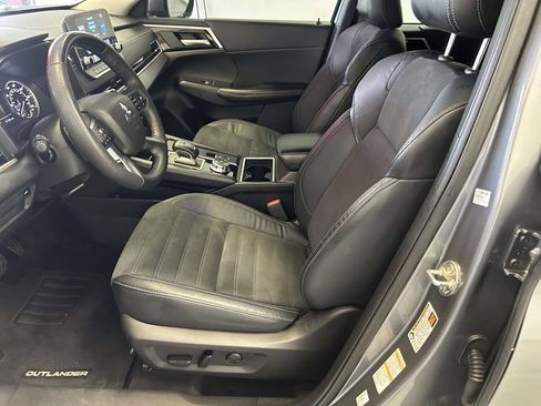 Used 2023 Mitsubishi Outlander SE FWD image 16