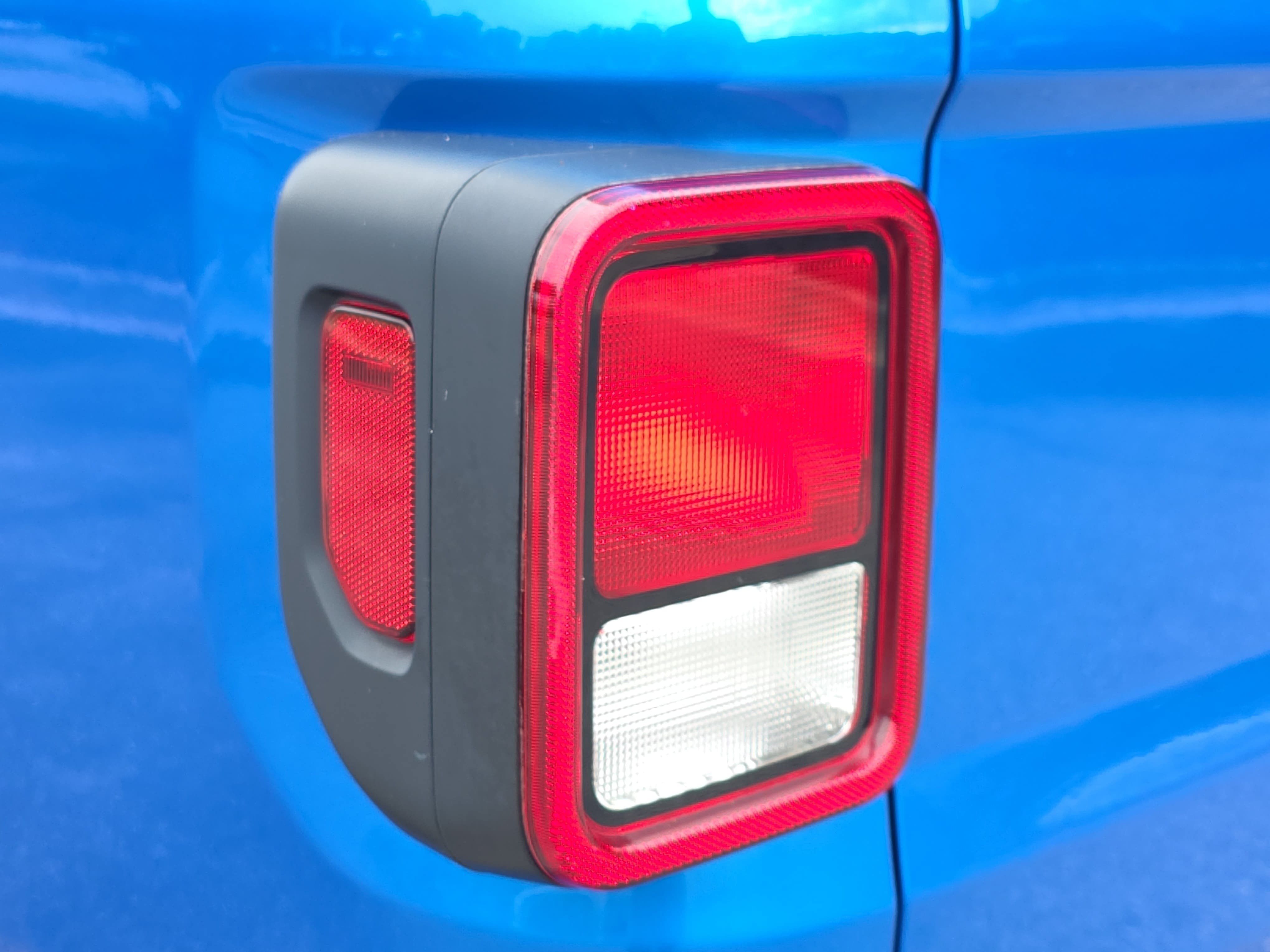 Used 2022 Jeep Gladiator Sport AWD/4WD image 28