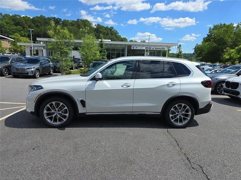 New 2026 BMW X5 xDrive40i w/ Premium Package AWD/4WD image 6