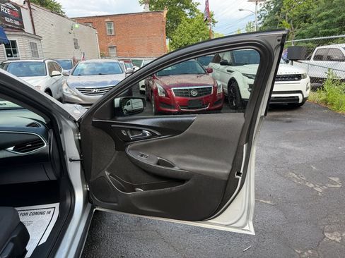 Used 2018 Chevrolet Malibu LT FWD image 42