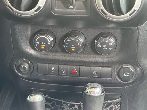 Used 2014 Jeep Wrangler Unlimited Sahara w/ Connectivity Group AWD/4WD image 13