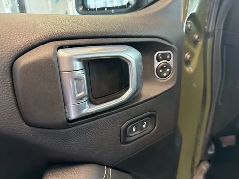 Used 2021 Jeep Wrangler Unlimited Sahara w/ Uconnect 4C Nav & Sound Group AWD/4WD image 16
