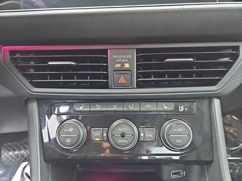 Used 2019 Volkswagen Jetta SEL image 22