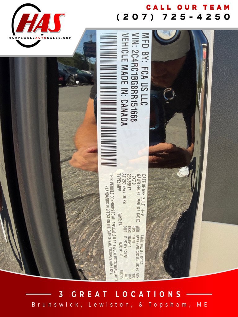 Used 2024 Chrysler Pacifica Touring-L FWD image 18