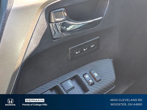 Used 2015 Toyota RAV4 Limited AWD/4WD image 30