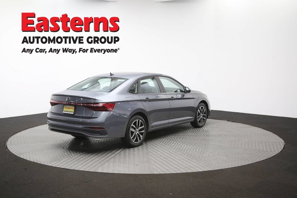 Used 2025 Volkswagen Jetta SE FWD image 39