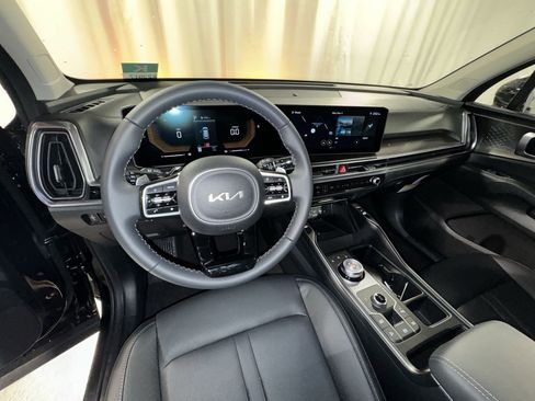 Certified 2025 Kia Sorento EX w/ EX Panoramic Sunroof Package image 4