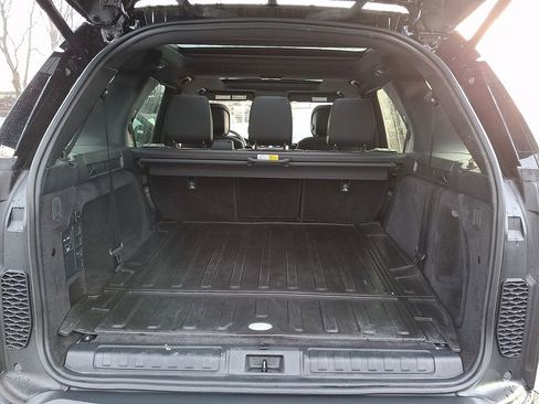 Used 2025 Land Rover Discovery S image 26