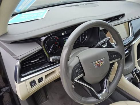 Used 2024 Cadillac XT6 Premium Luxury FWD image 3