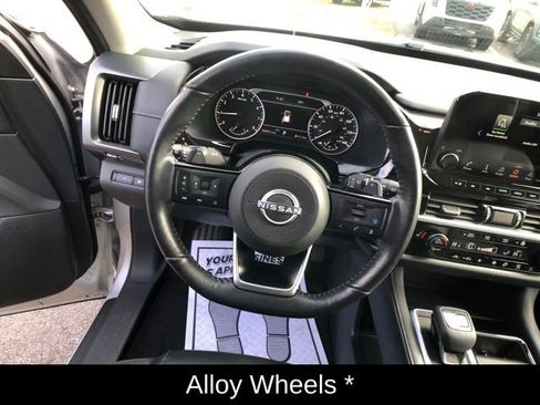 Used 2022 Nissan Pathfinder SL image 15