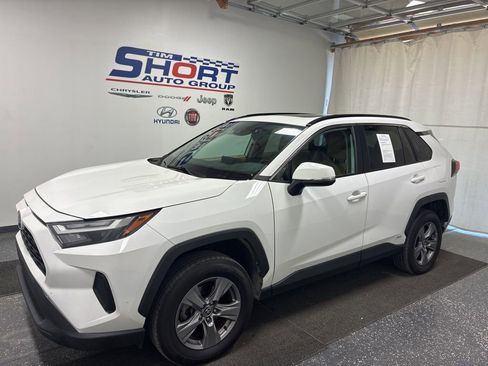 Used 2022 Toyota RAV4 XLE image 1