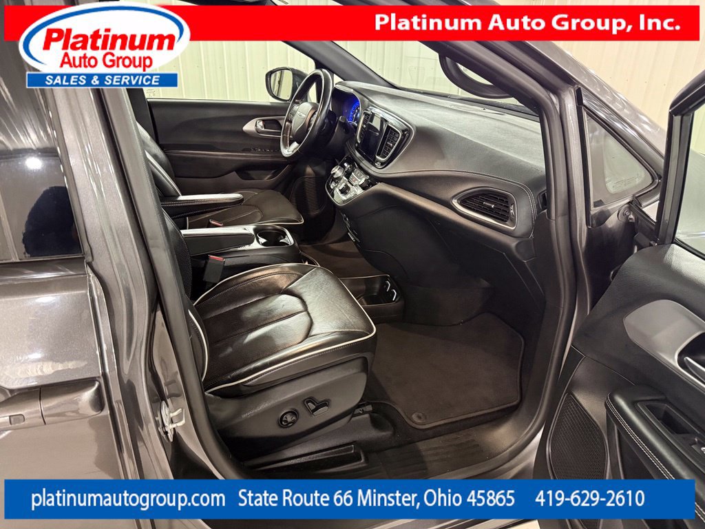 Used 2019 Chrysler Pacifica Limited w/ Advanced Safetytec Group FWD image 41
