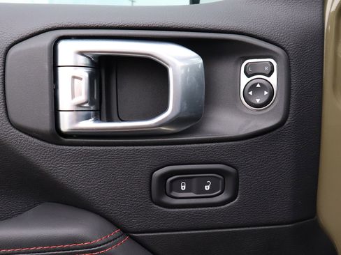 New 2025 Jeep Wrangler Unlimited Rubicon w/ Technology Group image 15