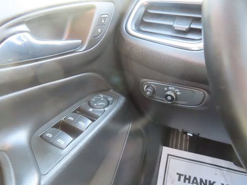 Used 2023 Chevrolet Equinox LT FWD image 33