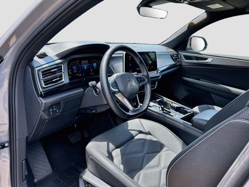 Used 2025 Volkswagen Atlas Cross Sport SE FWD image 27