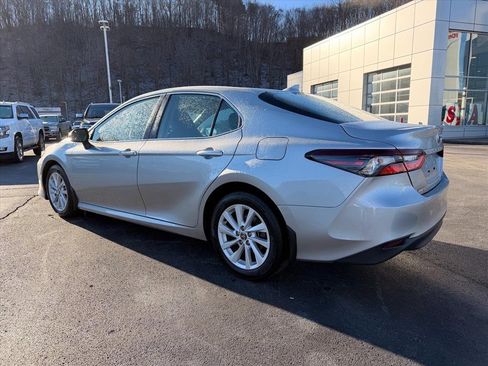 Used 2022 Toyota Camry LE image 6