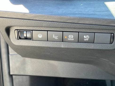Used 2024 Nissan Ariya FWD image 16