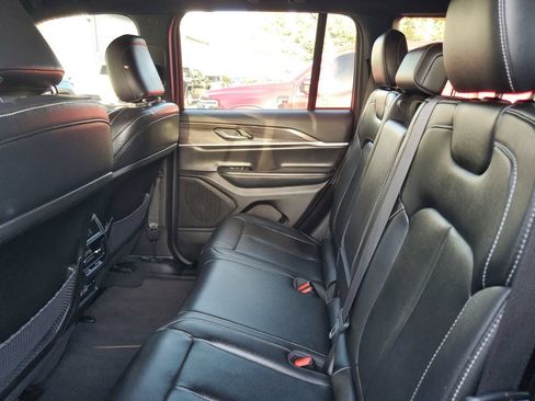 Used 2024 Jeep Grand Cherokee Limited RWD image 10
