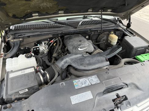 Used 2002 Chevrolet Suburban LT RWD image 18