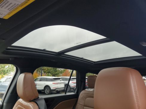 Certified 2024 Lincoln Aviator Reserve w/ Equipment Group 201A image 11