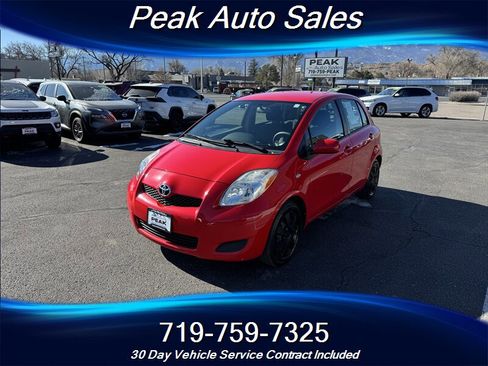 Used 2010 Toyota Yaris 4-Door Hatchback image 3