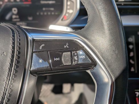 Used 2021 Audi A8 L 4.0T w/ Executive Plus Package image 23