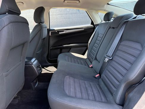Used 2017 Ford Fusion SE FWD image 21