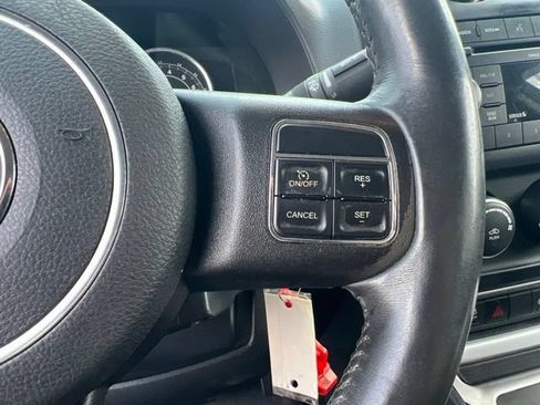 Used 2014 Jeep Compass Latitude w/ Sun/Sound Group AWD/4WD image 14