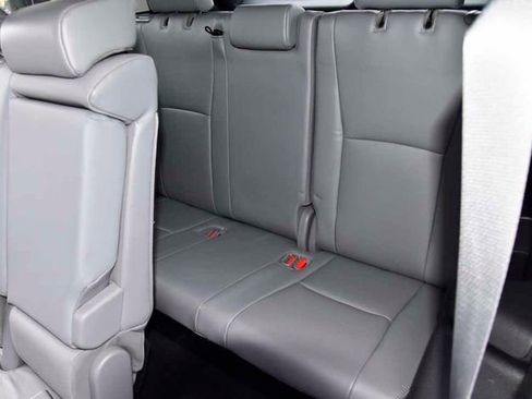 Used 2021 Toyota Highlander Limited image 17