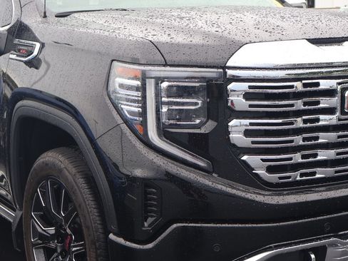 Used 2023 GMC Sierra 1500 Denali w/ Technology Package AWD/4WD image 4