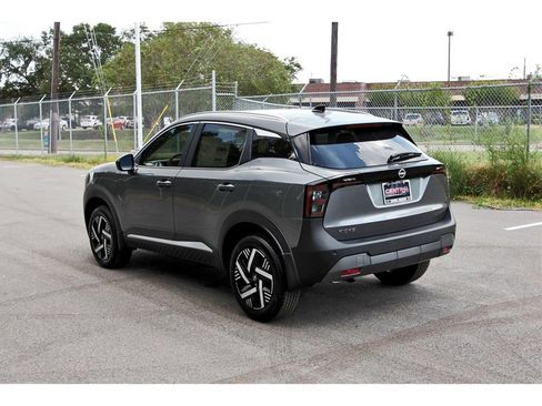 New 2026 Nissan Kicks SV w/ Charging Package image 3