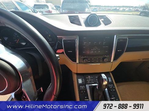 Used 2018 Porsche Macan image 12