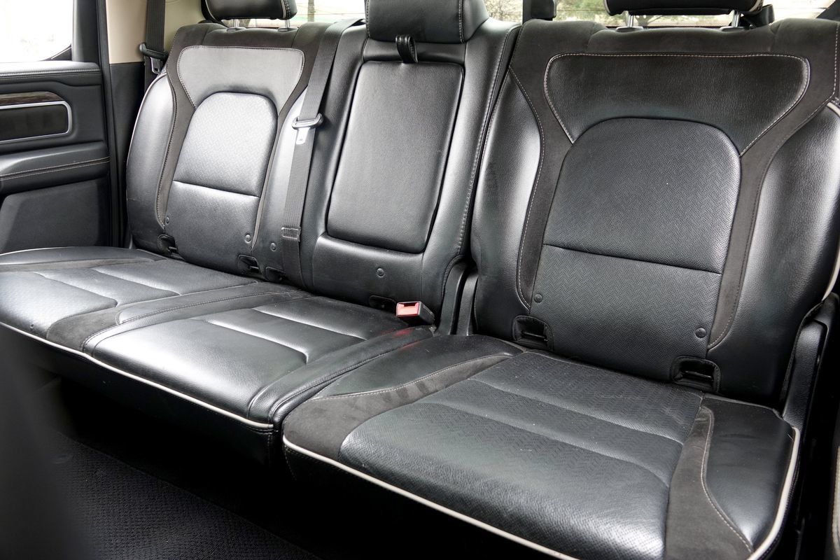 Used 2019 RAM 1500 Laramie AWD/4WD image 12