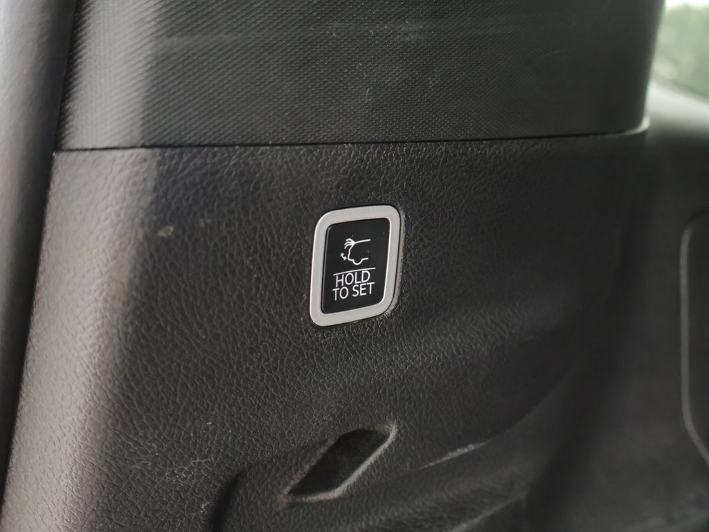 Used 2024 Jeep Grand Wagoneer L Series III AWD/4WD image 9
