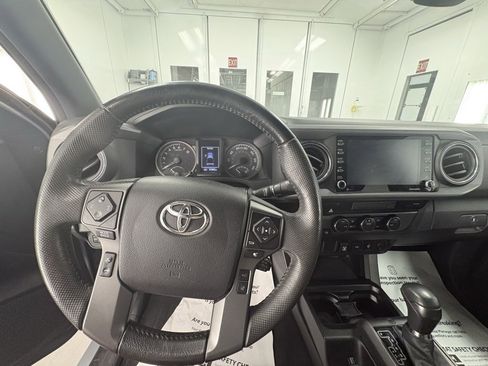 Used 2021 Toyota Tacoma TRD Off-Road image 7