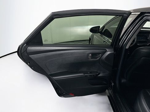 Used 2016 Toyota Avalon Limited w/ Toyota Safety Sense Package image 25