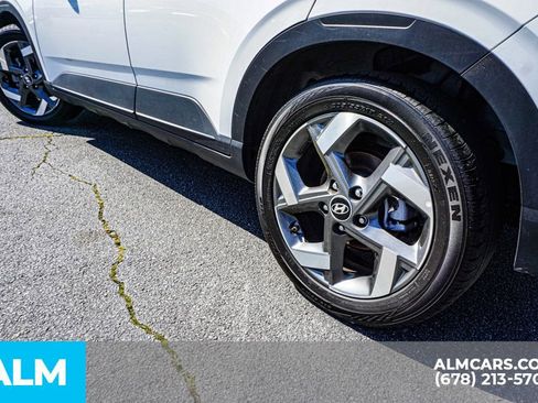 Used 2025 Hyundai Venue SEL image 15