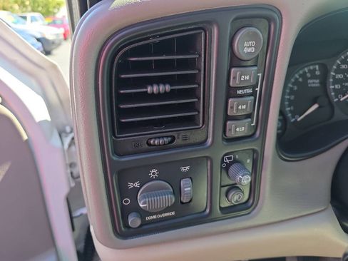 Used 2001 Chevrolet Suburban 2500 LT w/ LT Preferred Equipment Group AWD/4WD image 19