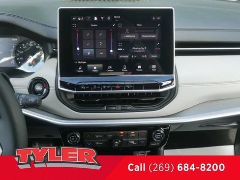 Certified 2025 Jeep Compass Limited AWD/4WD image 44
