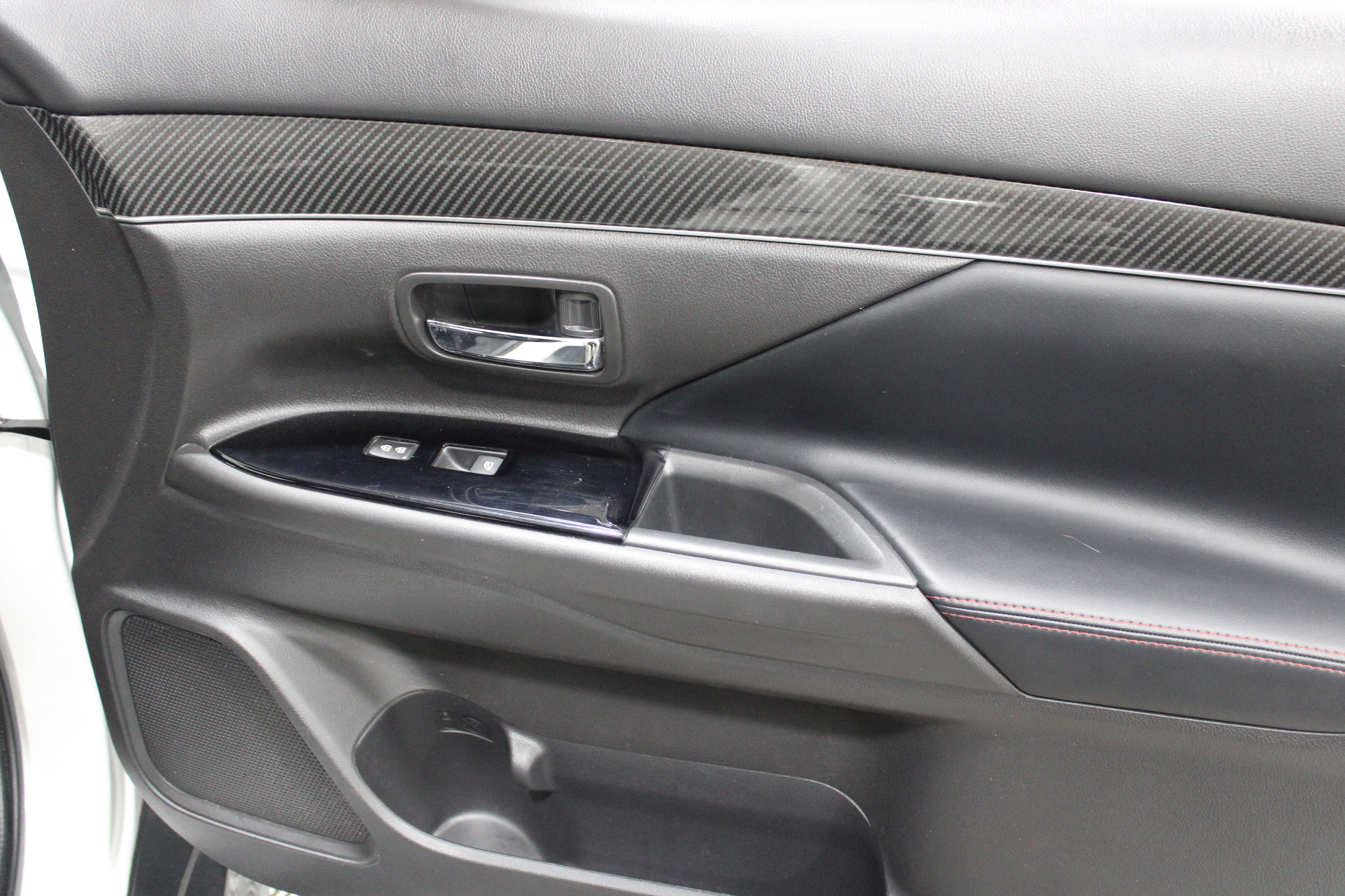 Used 2020 Mitsubishi Outlander SE FWD image 36
