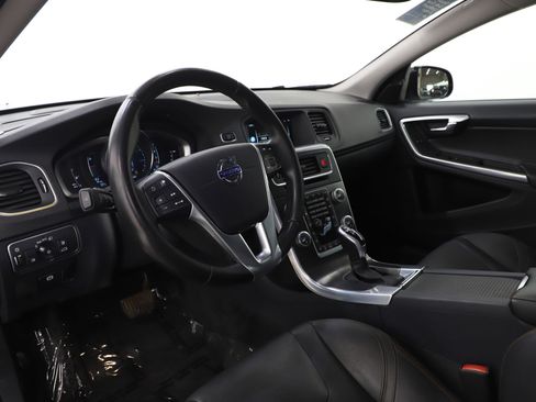 Used 2016 Volvo V60 T5 Cross Country Platinum image 24