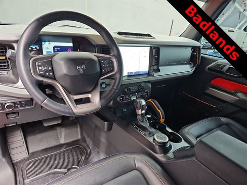 Used 2023 Ford Bronco Badlands image 14