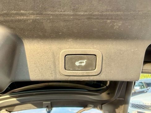 Used 2019 Jaguar F-PACE Premium image 10