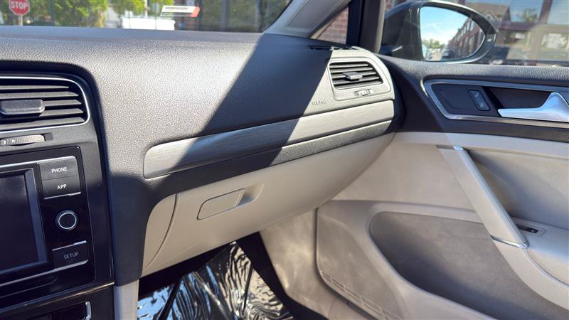 Used 2018 Volkswagen Golf SportWagen FWD image 36