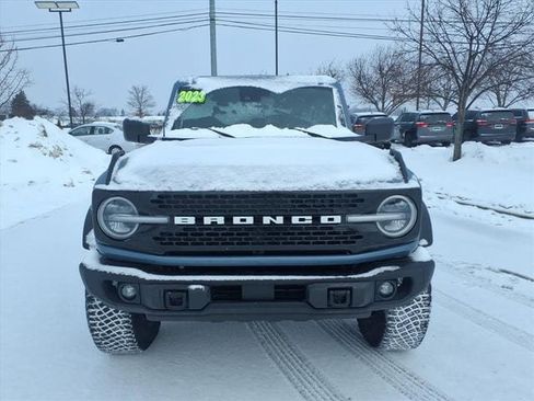 Used 2023 Ford Bronco Wildtrak image 2