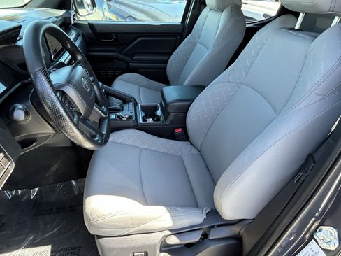 Certified 2025 Toyota Tacoma SR5 AWD/4WD image 16