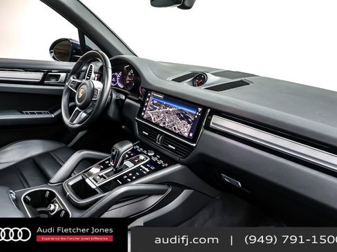Used 2022 Porsche Cayenne Platinum Edition image 16