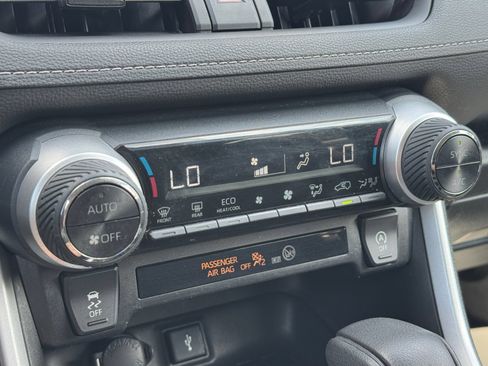 Used 2022 Toyota RAV4 XLE AWD/4WD image 20